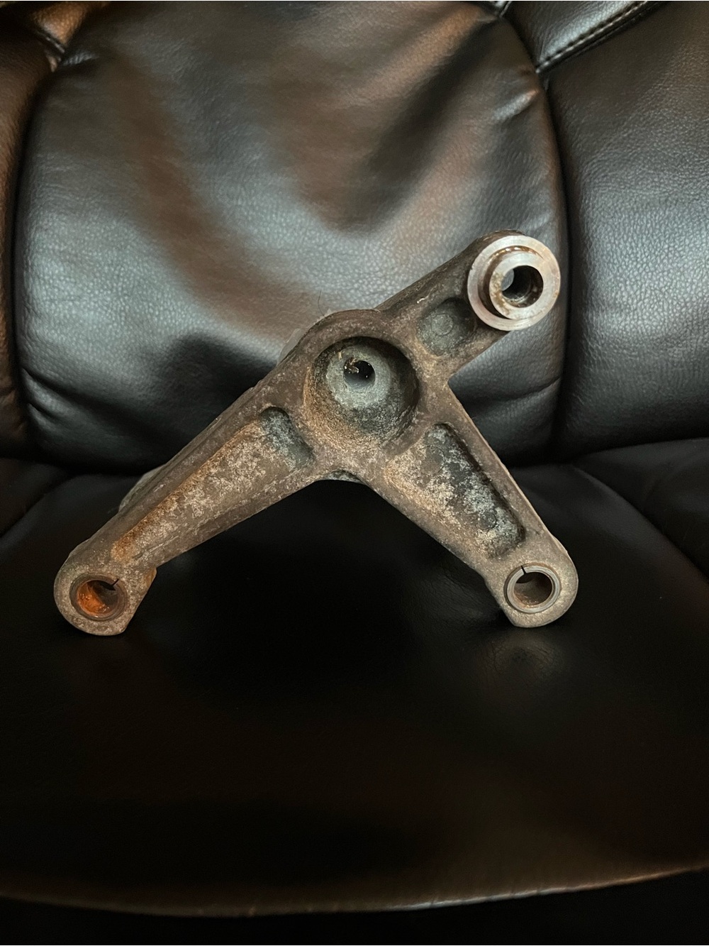 GM 12563327 alternator bracket